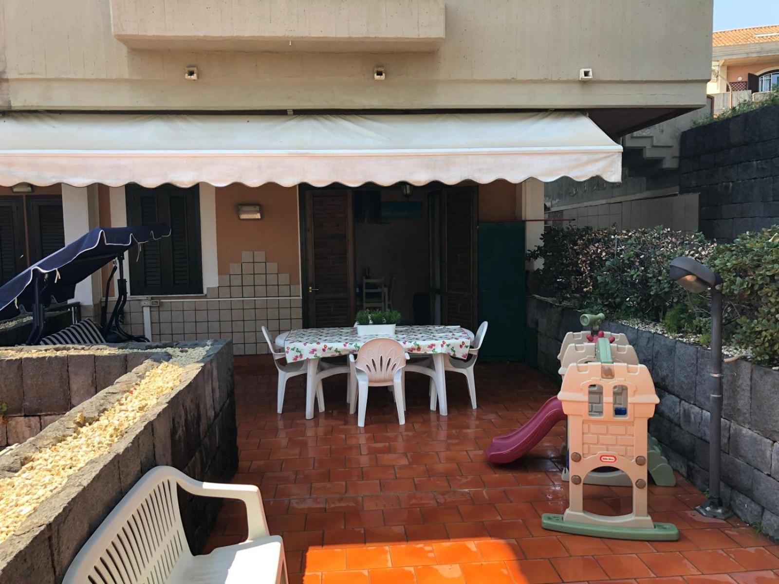 Chloe'S Apartment Acireale Bagian luar foto