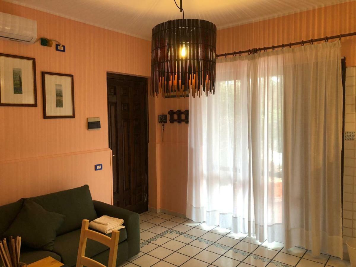 Chloe'S Apartment Acireale Bagian luar foto