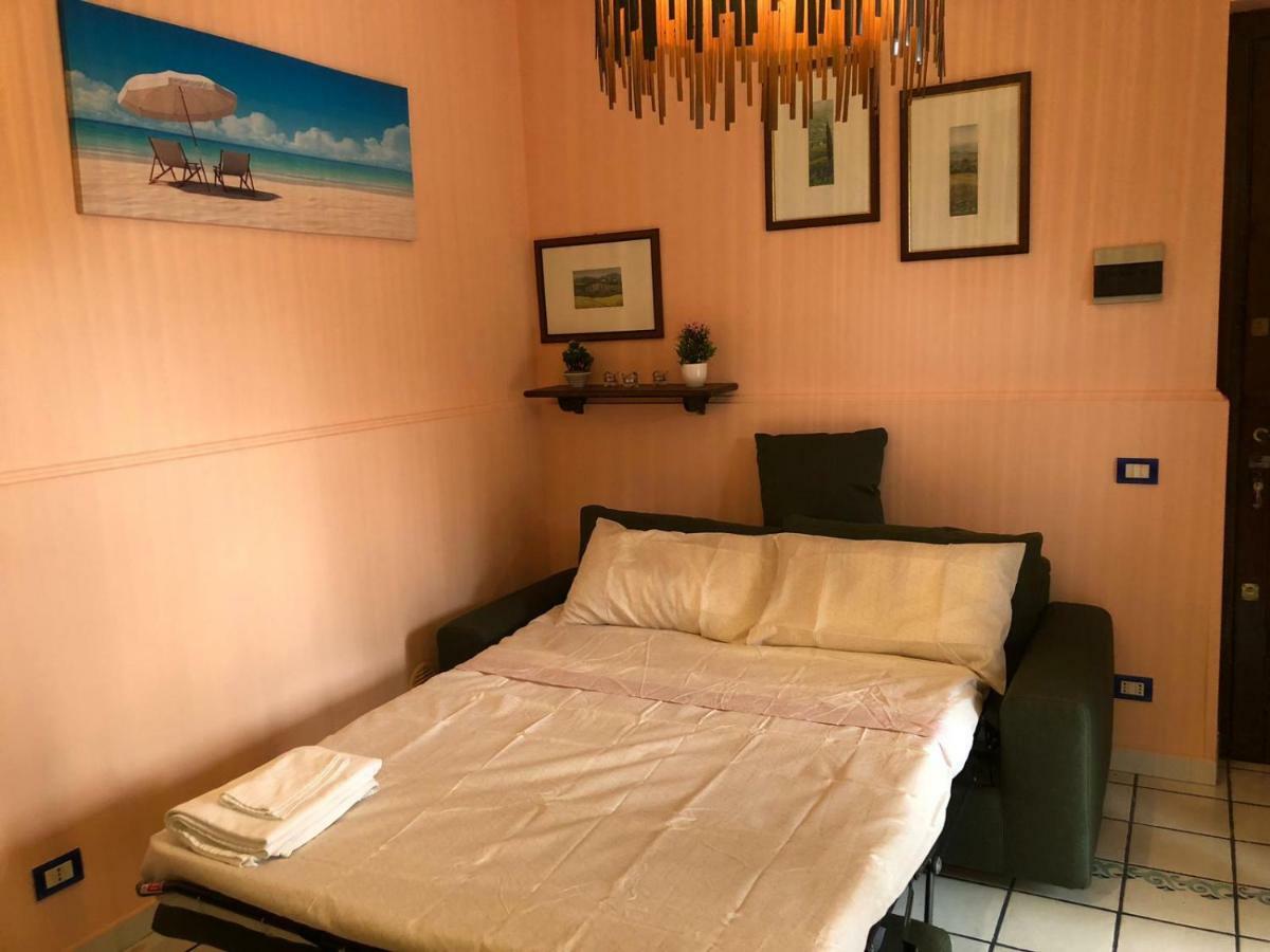 Chloe'S Apartment Acireale Bagian luar foto