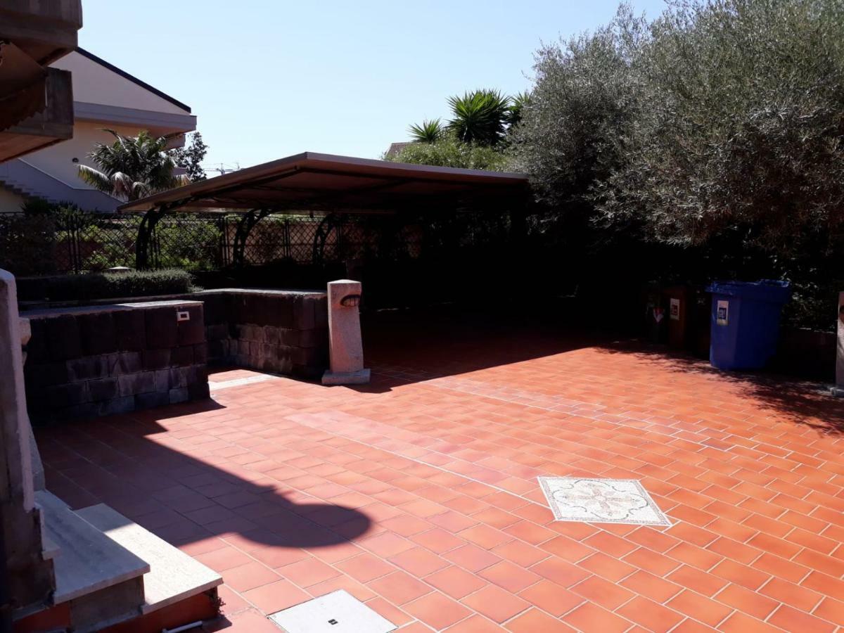 Chloe'S Apartment Acireale Bagian luar foto