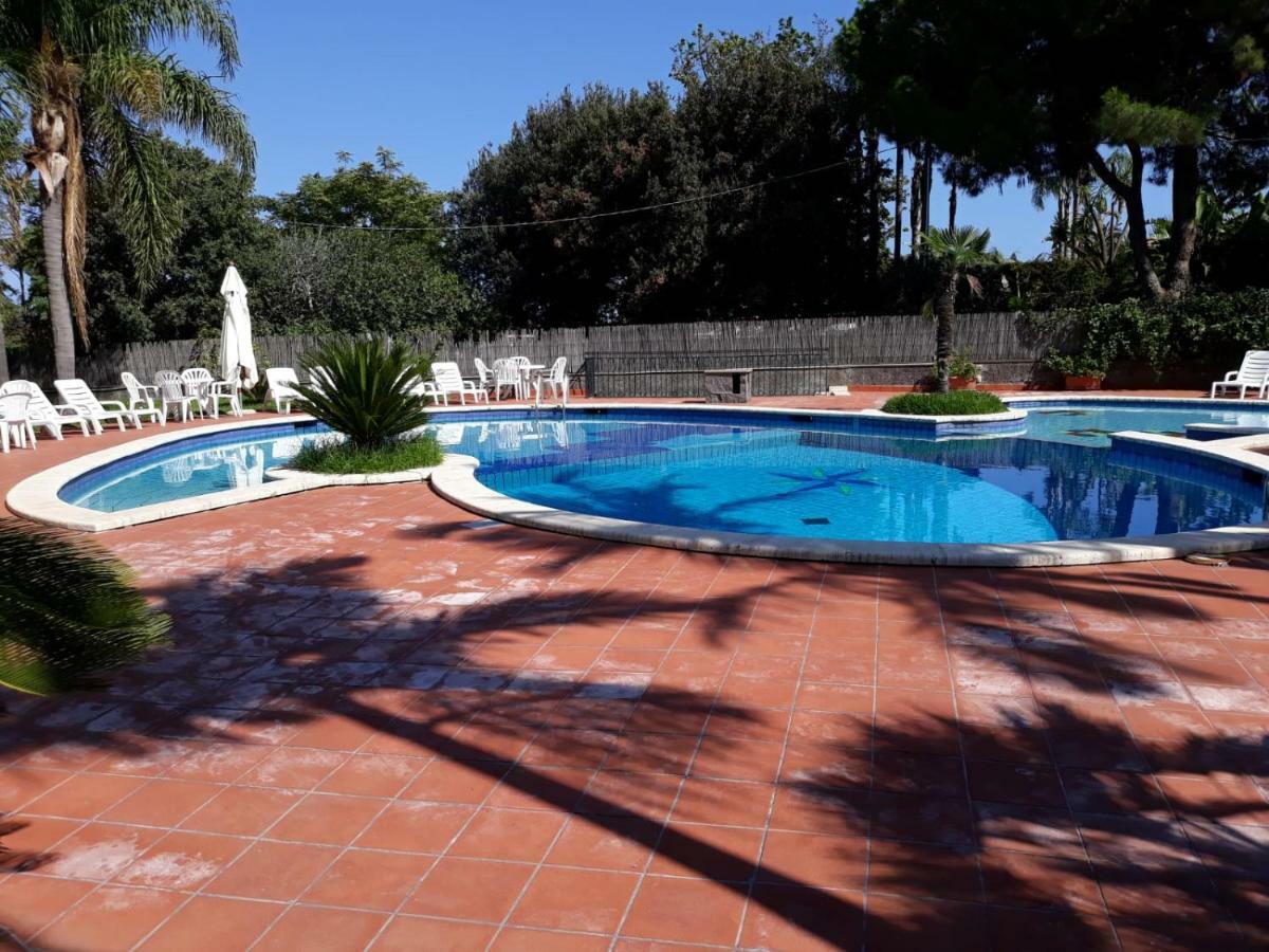 Chloe'S Apartment Acireale Bagian luar foto